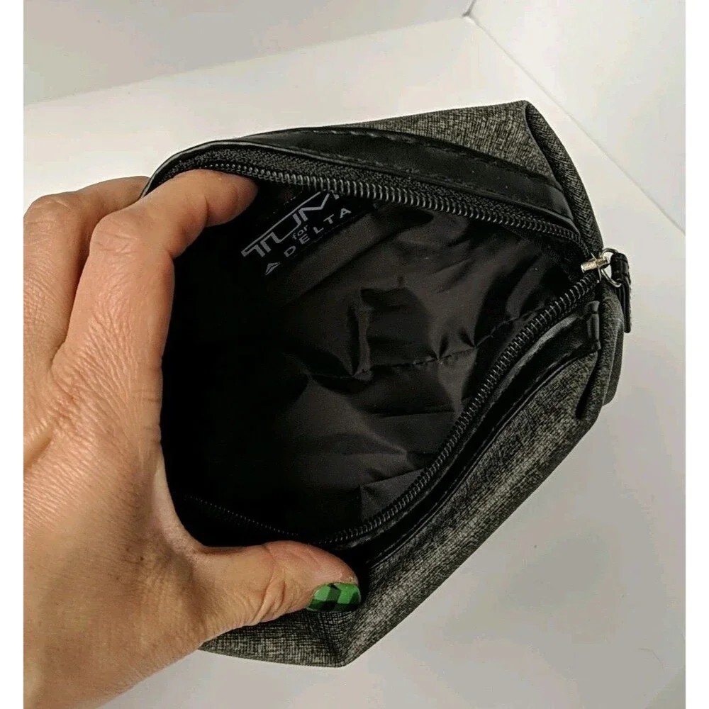 Tumi delta travel
